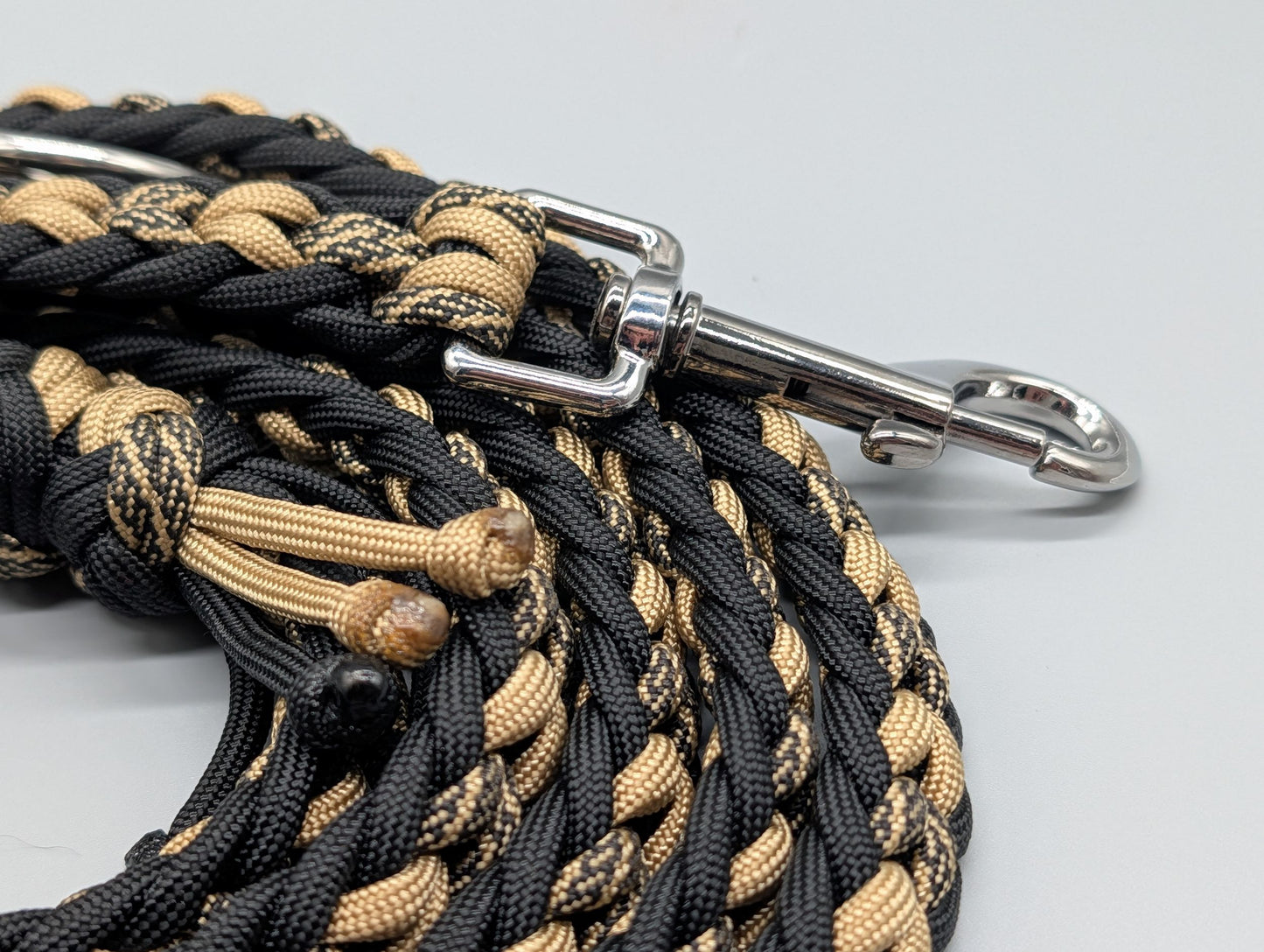 Paracordset „Black & Gold“ – Weit verstellbares Halsband (40-47cm) & Führleine (2m) – Unikat