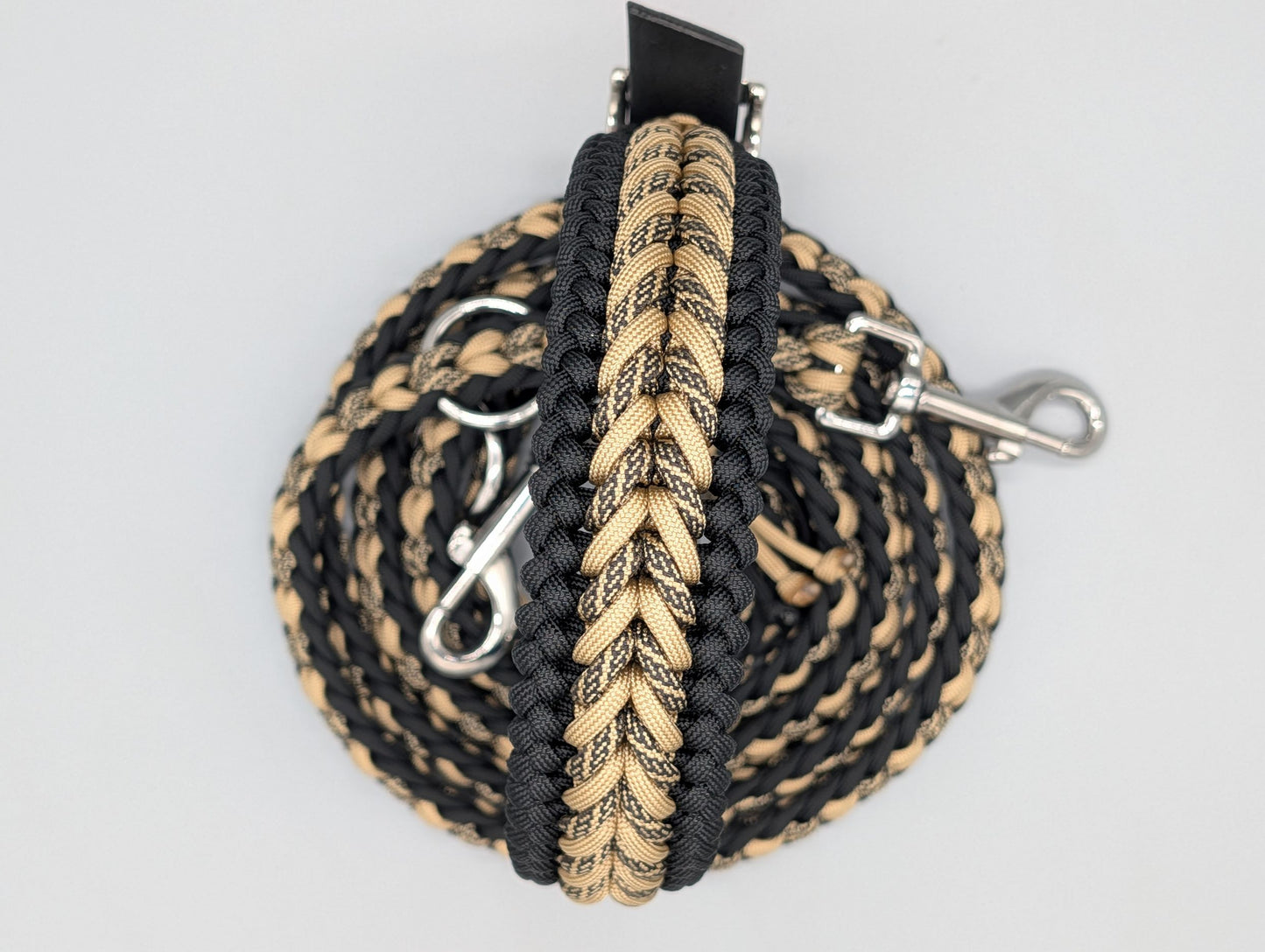 Paracordset „Black & Gold“ – Weit verstellbares Halsband (40-47cm) & Führleine (2m) – Unikat